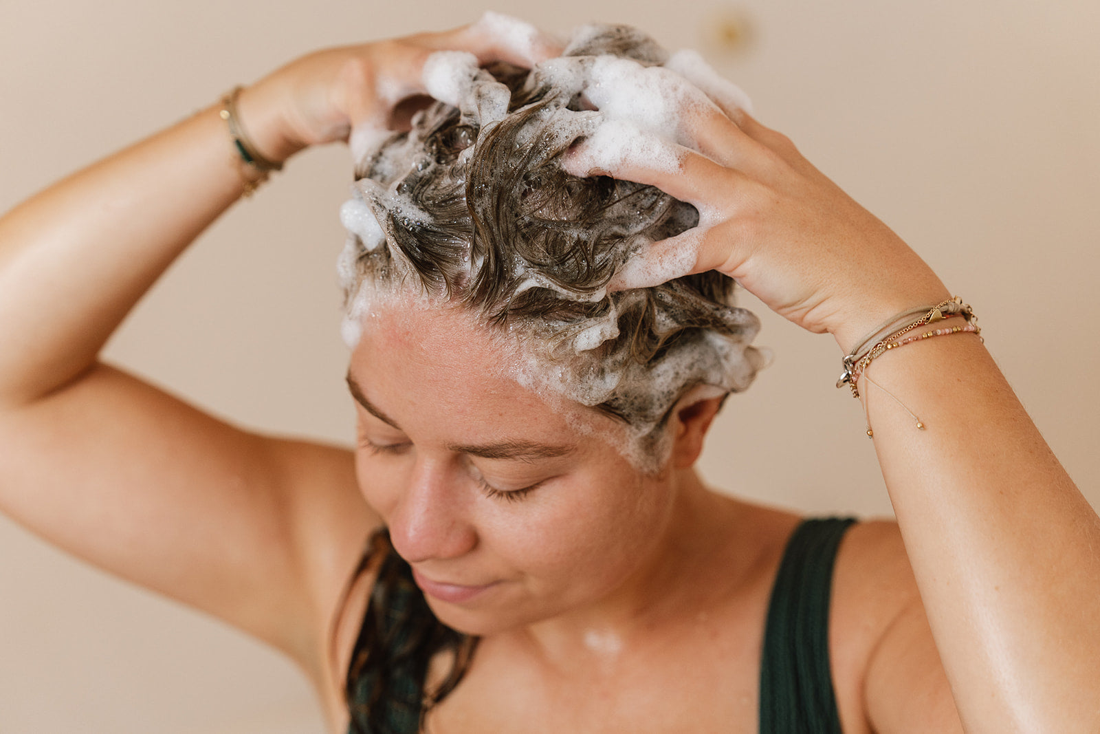 Quel shampoing naturel pour cheveux bouclés ?