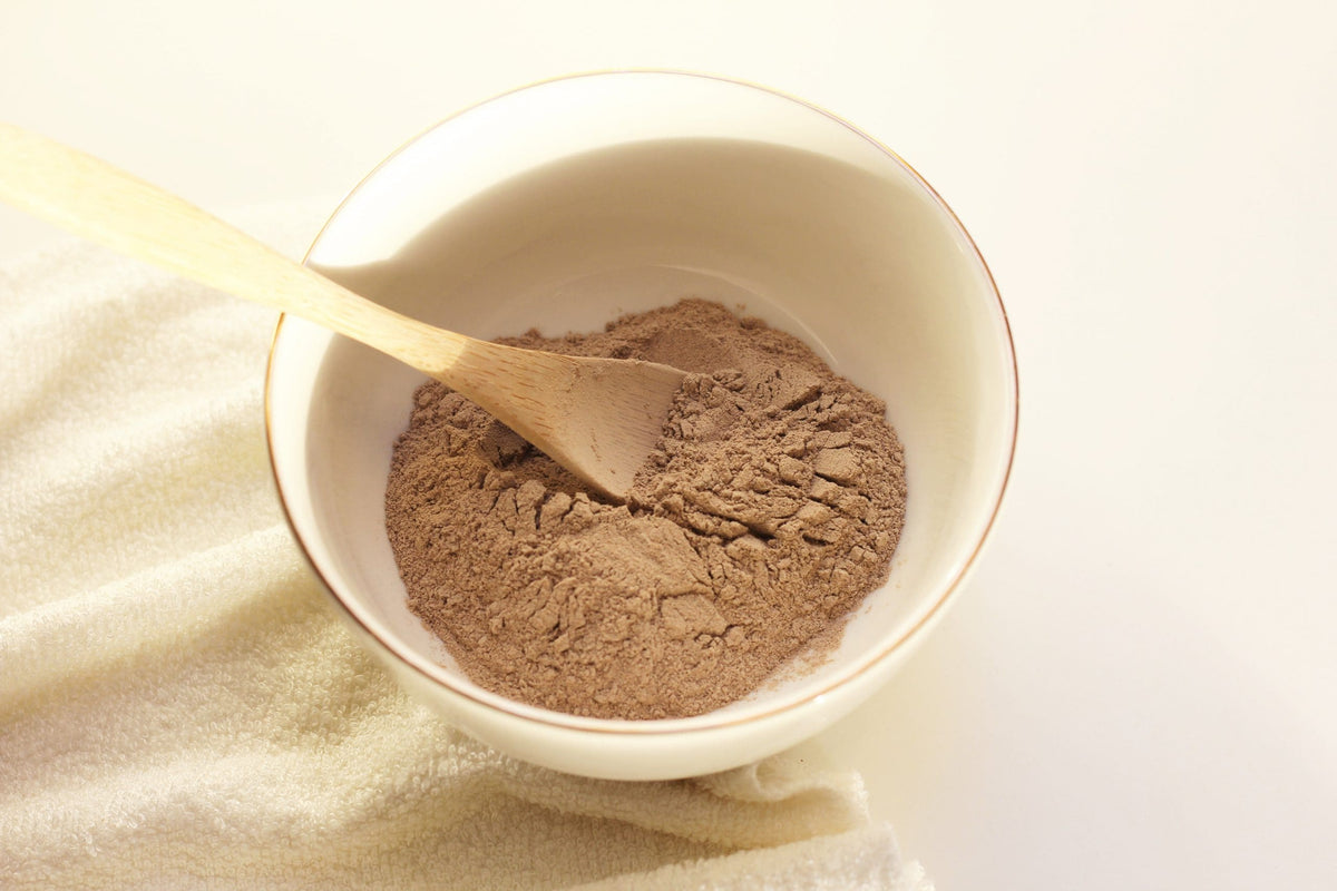 Comment prendre soin de ses cheveux bouclés avec des poudres ayurvédiques ?