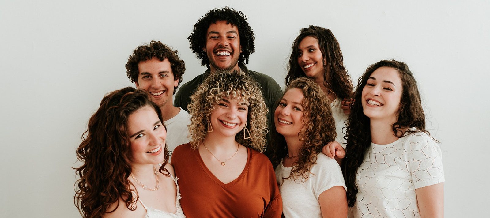 Comment adapter sa routine cheveux bouclés à l'arrivée du printemps