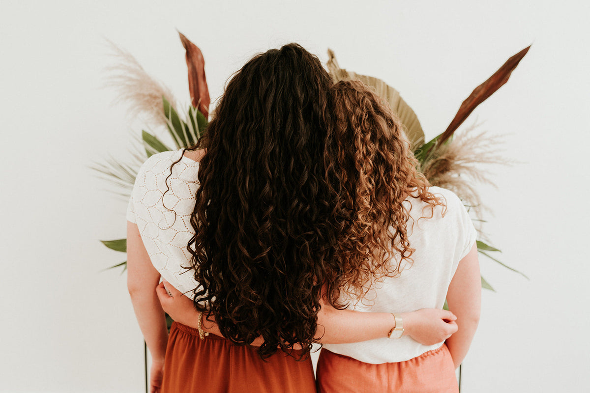 5 soins naturels pour cheveux bouclés