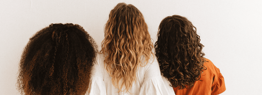comment protéger ses cheveux bouclés du froid hivernal ?
