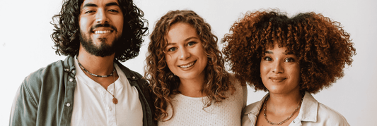 Comment adapter sa routine cheveux bouclés à l'arrivée du printemps