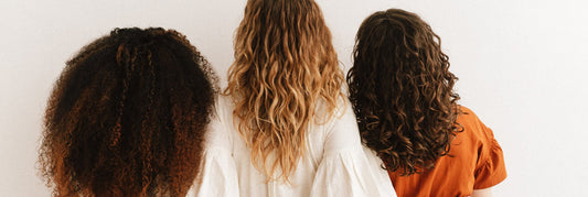 Cheveux bouclés