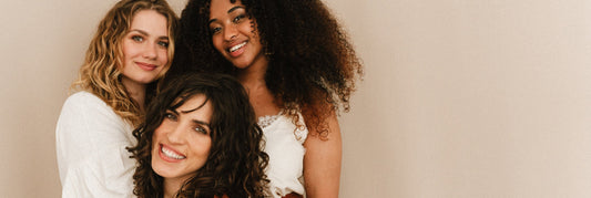 Routine naturelle pour cheveux bouclés 