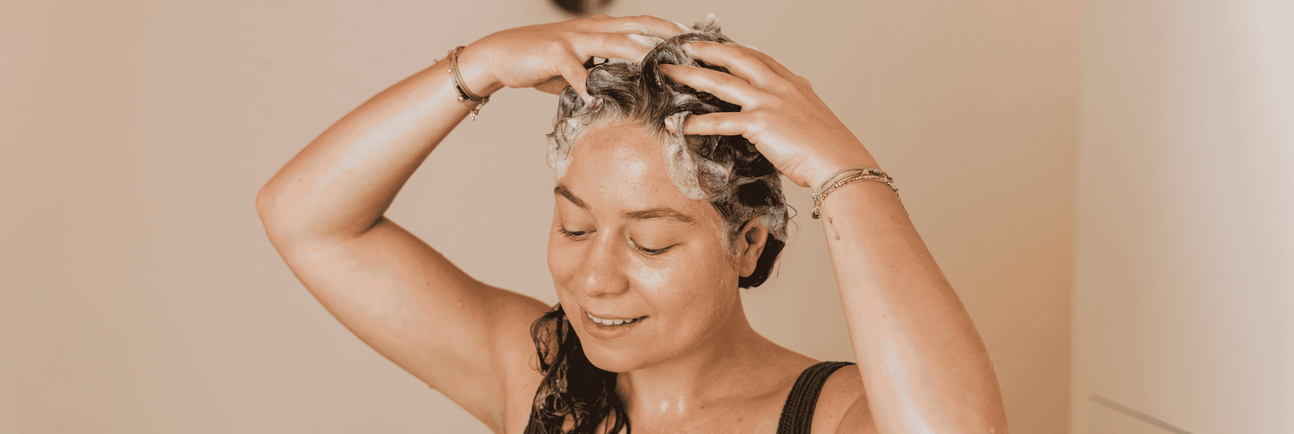 Quel shampoing naturel pour cheveux bouclés ?